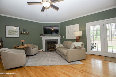 305 Third St-26