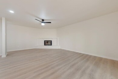 6316 Sandhurst Ln E, North Richland Hills, TX 76182 - photo 5