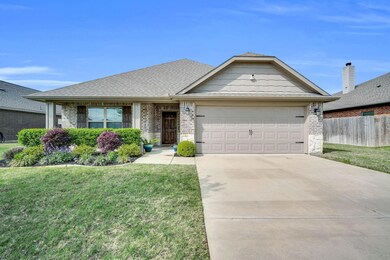 205 Baker Dr, Ennis, TX 75119 - photo 4
