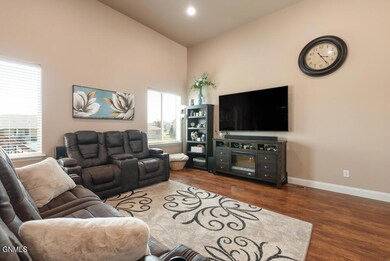 935 Calvert Dr MLS-6