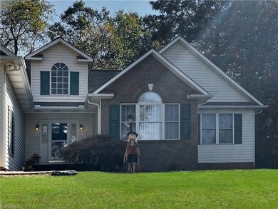 426 Shingle Gap Rd, Purlear, NC 28665 - photo 4