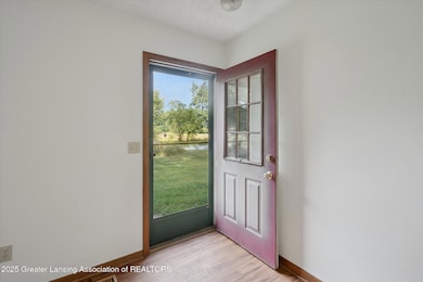 2391 S Onondaga Rd, Eaton Rapids, MI 48827 - photo 6