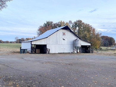 418 Creekmore Rd, Cottontown, TN 37048 - photo 4