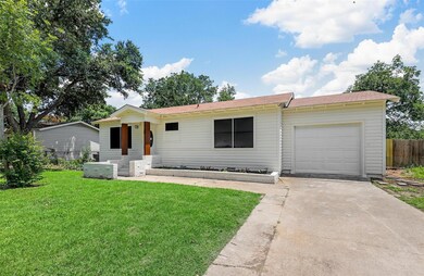 720 Shady Ln, Hurst, TX 76053 - photo 2