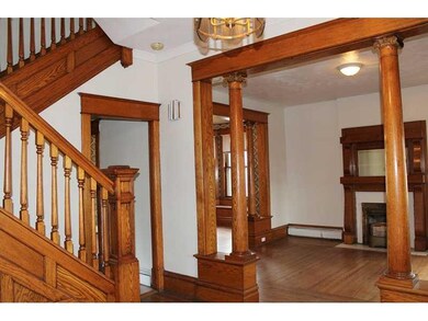 Entry/Foyer.