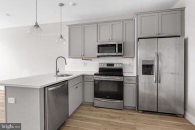 5230 Walnut St unit 5R, Philadelphia, PA 19139 - photo 2