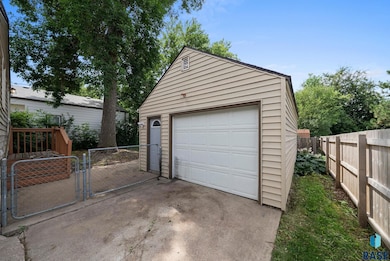 711 Hawthorne Ave S Ave, Sioux Falls, SD 57104 - photo 5
