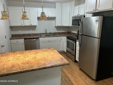 109 Gary Ct, Jacksonville, NC 28546 - photo 5