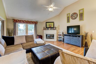 576 S Peachum Pl-8