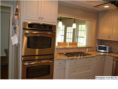 STAINLESS APPLIANCES AND DOUBLE OVENS!!