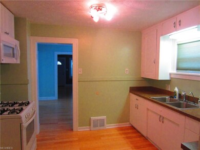 19417 Chickasaw Ave, Cleveland, OH 44119 - photo 5