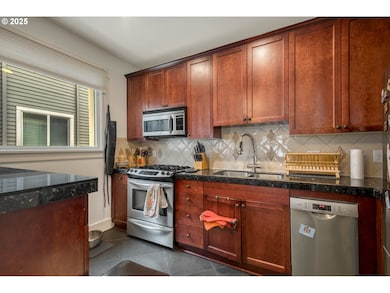 654 SW Grant St unit 304, Portland, OR 97201 - photo 7