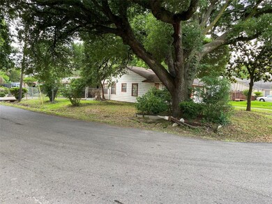 822 E 42nd St, Houston, TX 77022 - photo 3