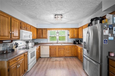 718 W 8th St N, Newton, IA 50208 - photo 7