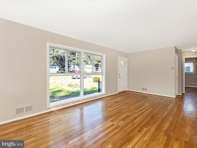 113 Hutton St, Gaithersburg, MD 20877 - photo 6