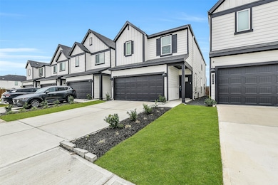 3028 Crown Gate Dr, Houston, TX 77047 - photo 2