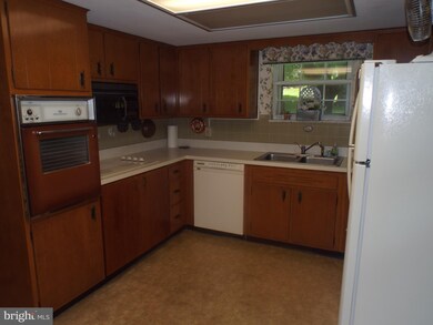 9 Locust St, Tamaqua, PA 18252 - photo 6