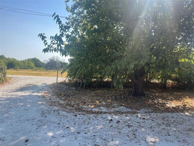 510 Cherokee Lake Ct, Granbury, TX 76049 - photo 6