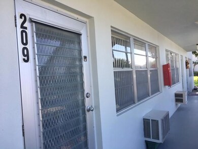 209 Windsor J, West Palm Beach, FL 33417 - photo 3