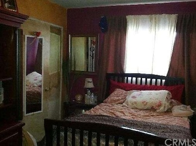 908 W Spruce St, Compton, CA 90220 - photo 4