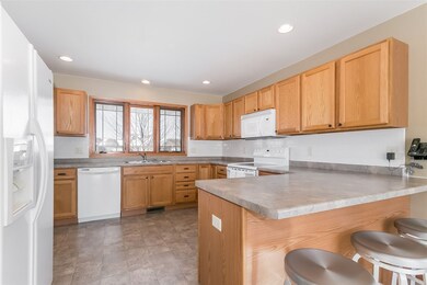 810 Longwood Dr, Oregon, WI 53575 - photo 3