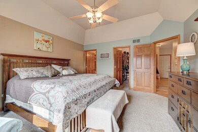 599 Sudbury Cir unit 8, Oswego, IL 60543 - photo 2