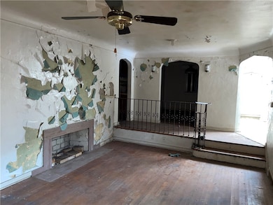 203 Elm St, Clairton, PA 15025 - photo 4