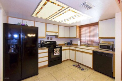 06 Kitchen