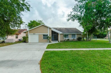 9240 Edgemont Ln, Boca Raton, FL 33434 - photo 2