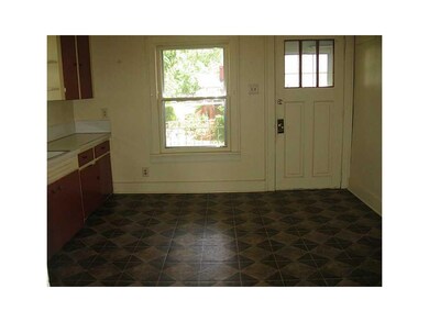 429 11th St NW, Cedar Rapids, IA 52405 - photo 3