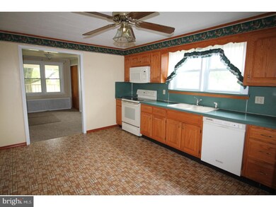 6526 Palm Rd, Zionsville, PA 18092 - photo 4