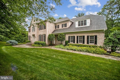 860 Alvermar Ridge Dr, McLean, VA 22102 - photo 5