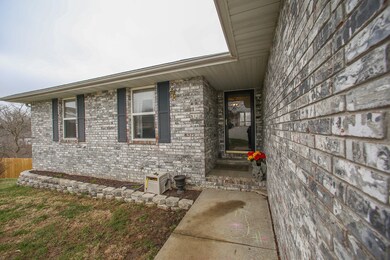 114 Daleview Cir, Nixa, MO 65714 - photo 2