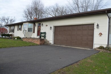 210 Meadow Dr, Circleville, OH 43113 - photo 6