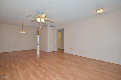 13872 N Newcastle Dr, Sun City, AZ 85351 - photo 5