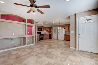 810 E Flint St-7