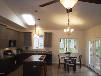 Kitchen/Dining