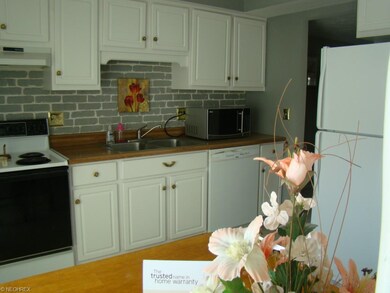 UPDATED EAT-IN KITCHEN