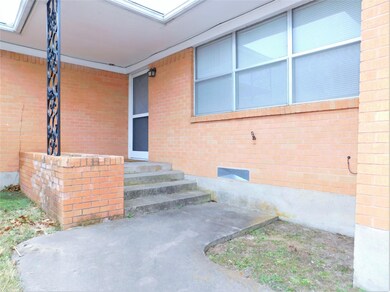 1713 Crescent St, Denton, TX 76201 - photo 3
