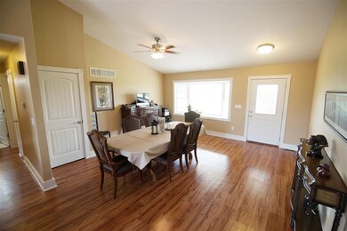 15530 Edgewater Cir, Wamego, KS 66547 - photo 5