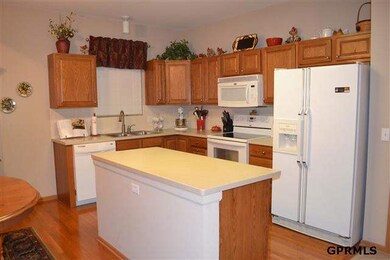 2402 S River Rock Dr, Papillion, NE 68046 - photo 5