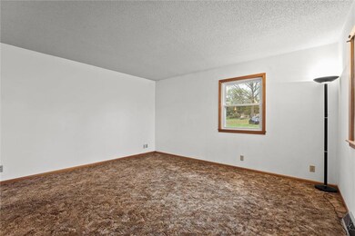 1009 Mount Calvary Rd, Lansing, KS 66043 - photo 4