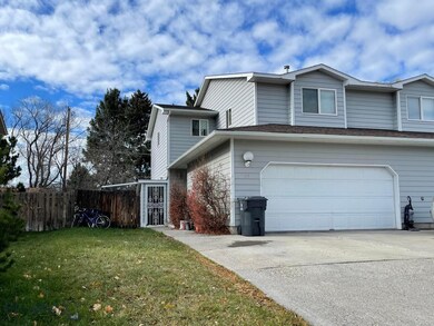Spacious sideyard