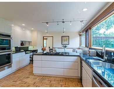 34 Marthas Ln, Chestnut Hill, MA 02467 - photo 5