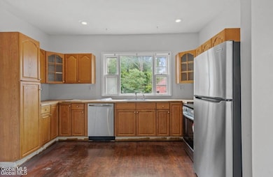 300 U S 9w unit B, Albany, NY 12209 - photo 3