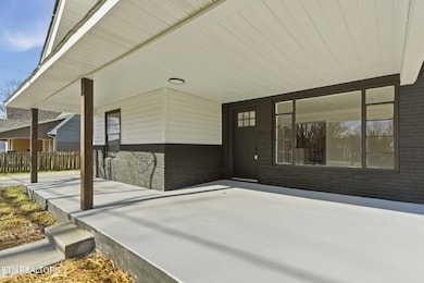 507 E Inskip Dr, Knoxville, TN 37912 - photo 2