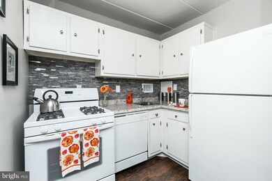 6011 Emerson St unit 111, Bladensburg, MD 20710 - photo 3