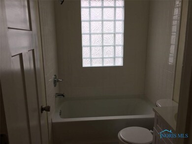 2606 Gracewood Rd, Toledo, OH 43613 - photo 5