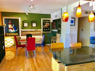 BAR/DINING
