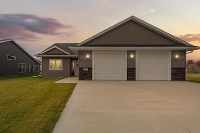 873 Escalade Ln SE, Owatonna, MN 55060 - photo 2